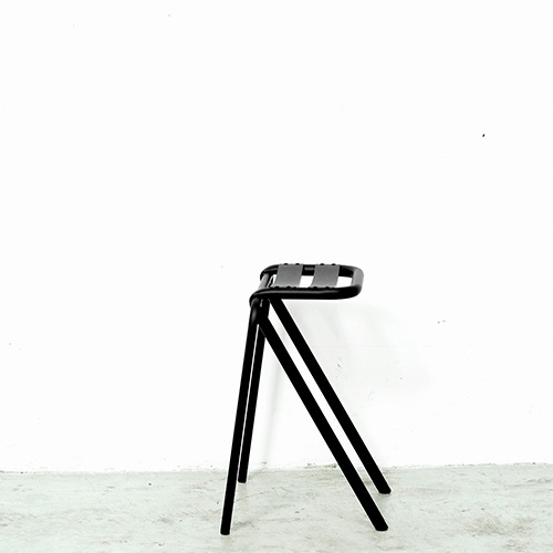DUENDE（デュエンデ）スツール BENT STOOL  ブラック H530mm商品画像