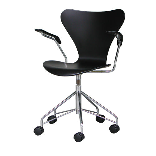 セブンチェア　FRITZHANSEN ヤマギワ株式会社 首都圏最大級の正規販売店 FRITZ HANSEN IN SHOP @MURAUCHI