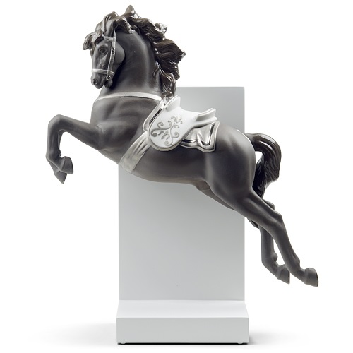 Lladro（リヤドロ）「Re-Deco（リ・デコ）HORSE ON PIROUETTE（挑戦）」[610A08720]商品画像