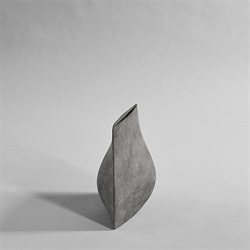【22年3月入荷予定】101 COPENHAGEN（コペンハーゲン）フラワーベース Origami Vase w135mm ダークグレー