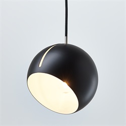 NYTA（ニュイタ）ペンダント照明 Tilt Globe（ティルトグローブ）黒シェード+黒コード（ランプ別売）【受注品】