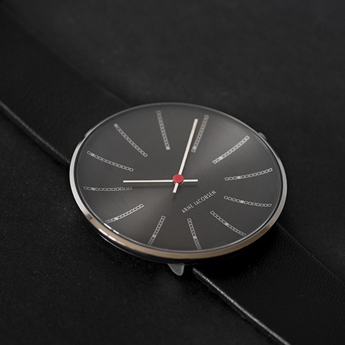 アルネヤコブセン 腕時計 バンカーズ50周年記念モデル 40mm本製品は電池式クォーツ時計です
