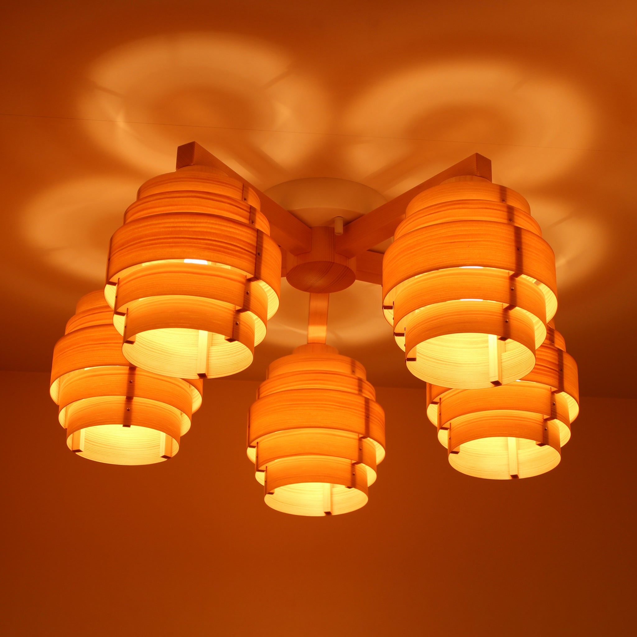 ヤコブソン シャンデリア（JAKOBSSON）yamagiwa 5灯タイプ ② JAKOBSSON LAMP シャンデリア パイン Φ550mm - YAMAGIWA OnlineStore