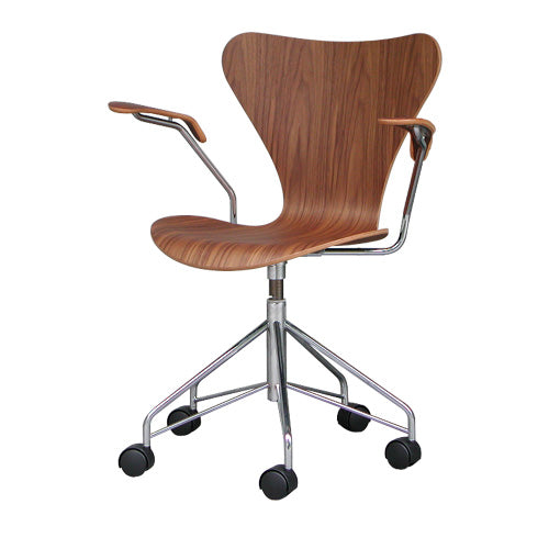 【廃番】Fritz Hansen「Series 7（セブンチェア）」アームチェア　キャスター付き回転ベース ウォルナット[7973217WN]