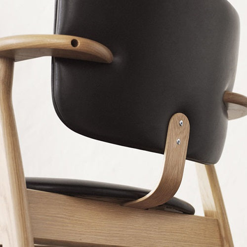 Domus Chair ブラック/革ブラック SH445mm